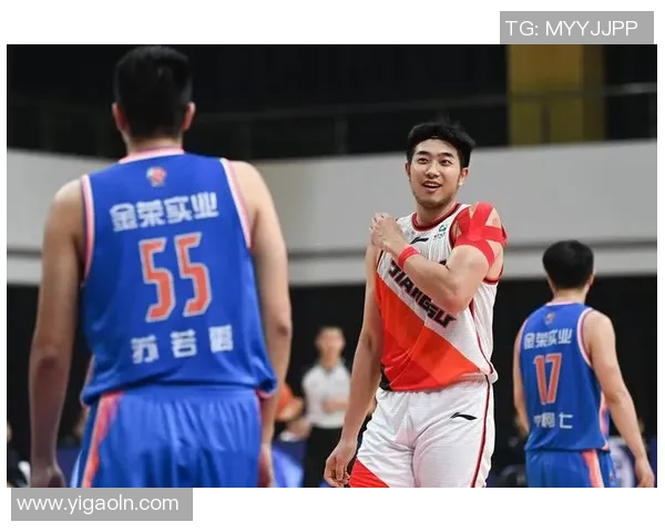 吴冠希：从篮球场上的拼搏者到生活中的追梦人，探索他的成长与蜕变之路